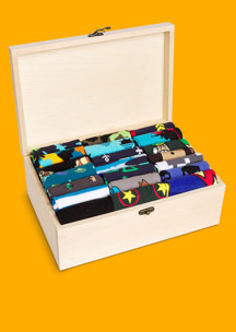 Look для всей семьи Калашников Funny Socks: Чемодан - лучший подарок (с 21 парой носков)